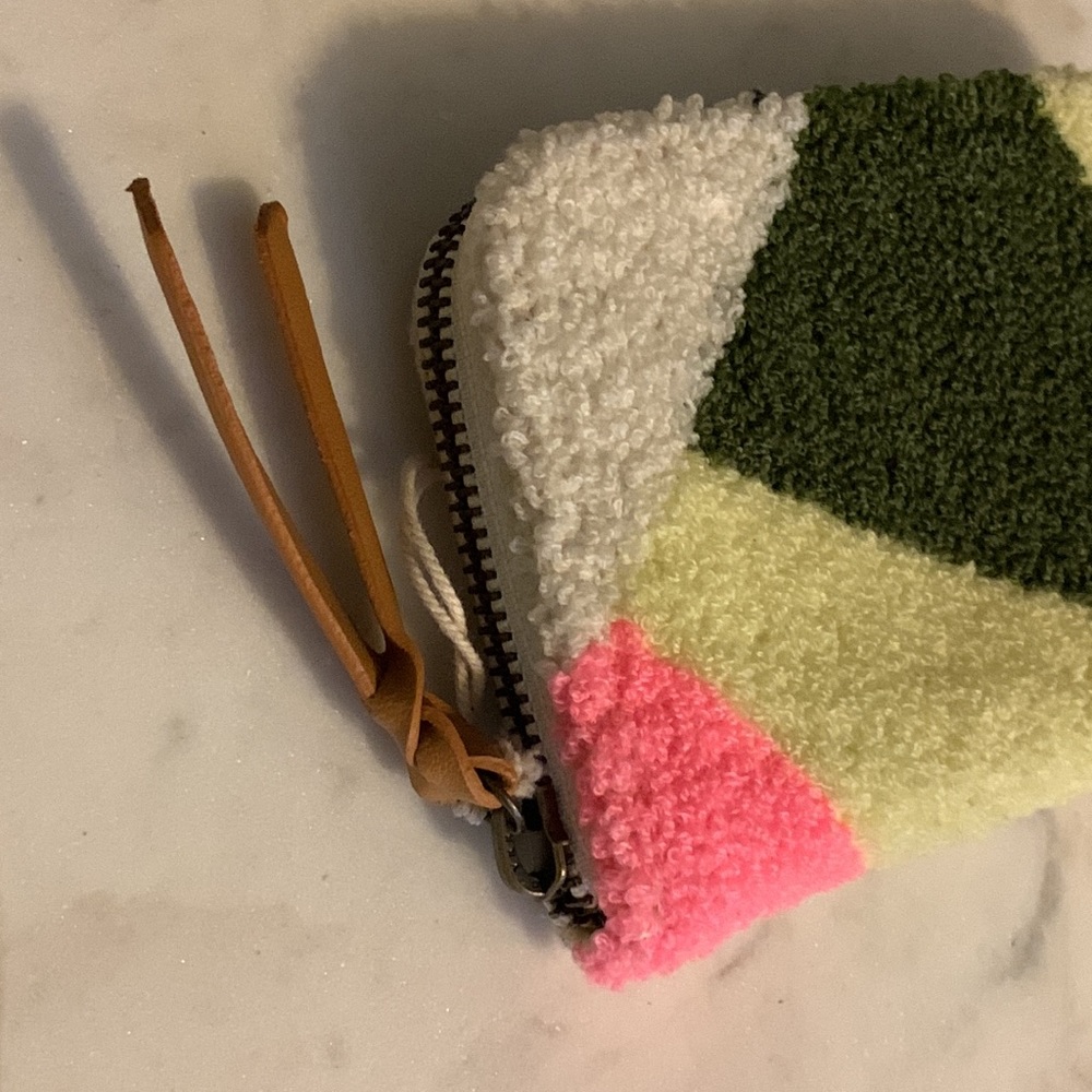 Universal Thread Small Abstract Zip Around Wallet - Picture 5 of 9